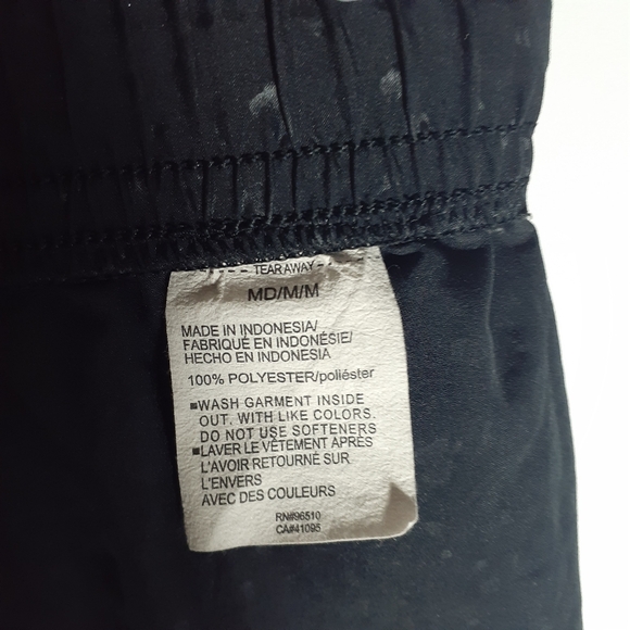 Under Armour Loose Black Medium Shorts - Picture 9 of 16